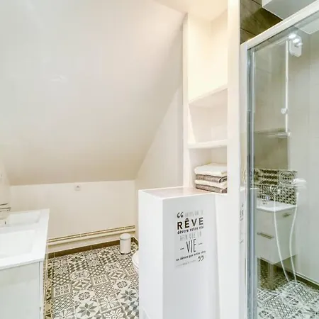 Apartment Chic And Spacious Apart With Terrace And Parking *